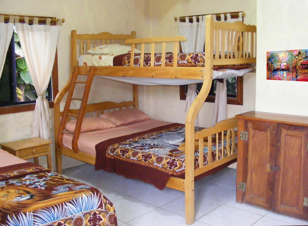 Hostal Maxima Puerto López المظهر الخارجي الصورة