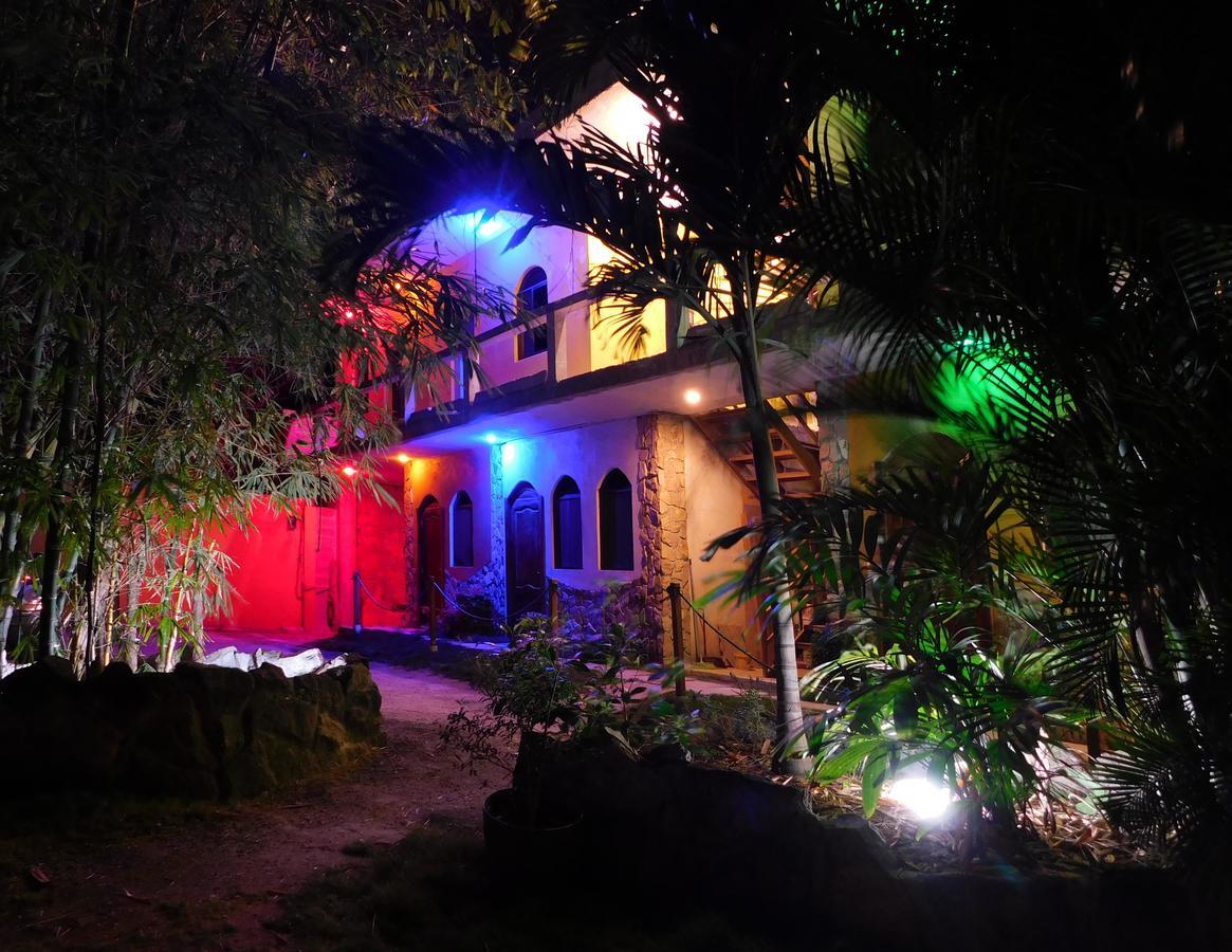 Hostal Maxima Puerto López المظهر الخارجي الصورة