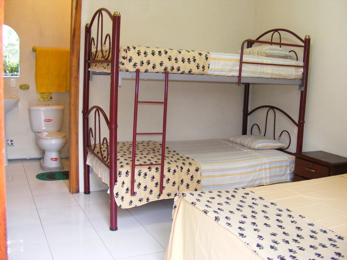 Hostal Maxima Puerto López المظهر الخارجي الصورة